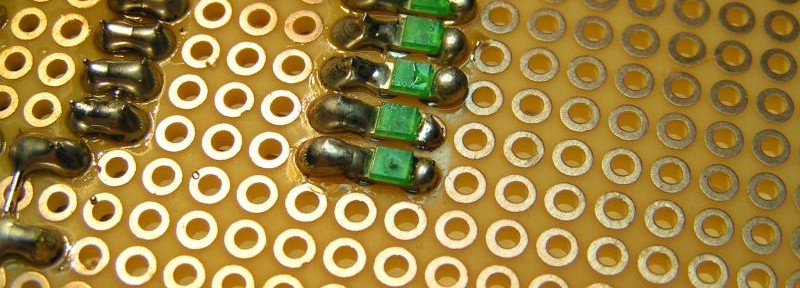 Lauflicht PIC 16F688 mit SMD LEDs auf Lochraster - www.michael-floessel.de